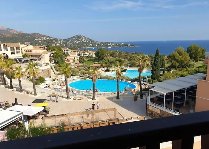 Cap Esterel Vue Et Climatisation Bat E1 303 Face Aux Piscines