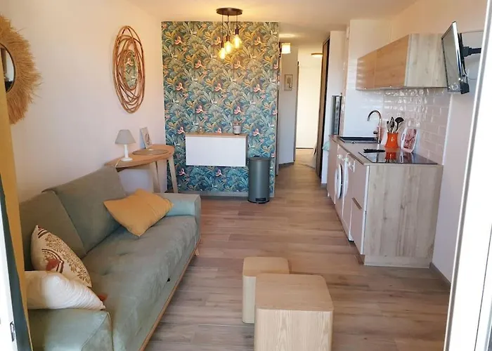 Cap Esterel Vue Et Climatisation Bat E1 303 Face Aux Piscines *