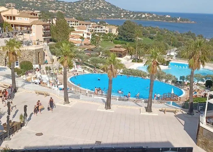 Cap Esterel Vue Et Climatisation Bat E1 303 Face Aux Piscines *